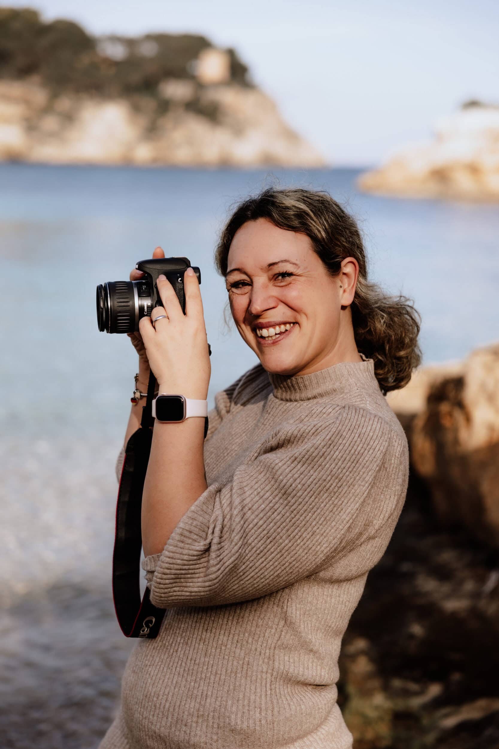 Hochzeitsbuchung bestätigt, danke fuer deine Buchung, Hochzeitsfotografin St. Gallen, Familienfotograf in Zürich, Neugeborenen- und Babybauch-Shootings, Professionelle Fotografie in Zürich, St. Gallen und Bodensee-Region, Spezialisiert auf Neugeborenen-, Familien- und Babybauch-Shootings in entspannter Atmosphäre, Familienfotograf Zürich, Neugeborenenfotos Bodensee, Babybauch Shooting St. Gallen, Outdoor Familienfotografie Romanshorn, Fotograf St. Gallen, Familienshootings in der Bodensee-Region, Hochzeitsfotograf, Familienfotograf und Babybauch-Shooting in Zürich, St. Gallen & Bodensee-Region" Beschreibung: "Professionelle Hochzeits-, Familien- und Neugeborenenfotografie in Zürich, St. Gallen und rund um den Bodensee, Kreative und emotionale Fotoshootings, die besondere Momente für die Ewigkeit festhalten, Hochzeitsfotografie, Hochzeitsfotograf Zürich, Hochzeitsshooting am Bodensee, Hochzeitsportraits, Emotionale Hochzeitsfotos, Heiraten am Bodensee, Hochzeitsfotograf St. Gallen, Brautpaar-Shooting, Natürliche Hochzeitsbilder, Romantische Hochzeitsfotografie, Hochzeitsfotograf für Outdoor-Trauungen, Kreative Hochzeitsfotografie, Hochzeitsbilder am See, Hochzeitsfotografie mit Familie, Hochzeitsfotograf für Ganztagsreportage, Paarshooting vor der Hochzeit, After-Wedding-Shooting, Fotos von der Hochzeitstorte, Fotos von Trauung und Feier, Hochzeitsfotograf in der Natur, Hochzeitsshooting auf dem Land, Hochzeitspaar und Familienfotos, Vintage Hochzeitsshooting, Boho Hochzeitsshooting, Intime Hochzeitsshootings, Hochzeitsfotografie Bodensee, Kreative Hochzeitsdetails festhalten, Hochzeitsreportage St. Gallen, Hochzeitsfotograf in Zürich, St. Gallen, Bodensee, Hochzeitsshooting für Brautpaare und Familien, Ganztagsreportagen, Paarshootings und After-Wedding-Shootings, Heiraten in St. Gallen mit Fotograf, Hochzeitsfotograf Bodensee-Region, Hochzeitsshooting am Bodensee (z.B. Insel Mainau, Romanshorn), Hochzeitsshooting Konstanz